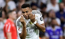 维尼修斯双响、姆巴佩破门，皇马3-1力克比利亚雷亚尔登顶西甲