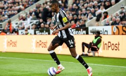 还有钱？英媒：利物浦有机会签伊萨克 纽卡要价至少1.5亿镑