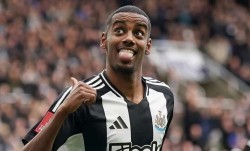 1.4亿豪赌！纽卡疯狂引援背后藏玄机，利物浦偷乐：伊萨克离队倒计时？